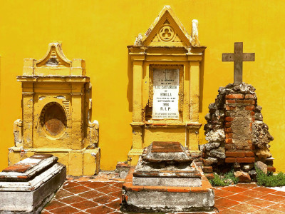 monument funéraire dans un cimetière